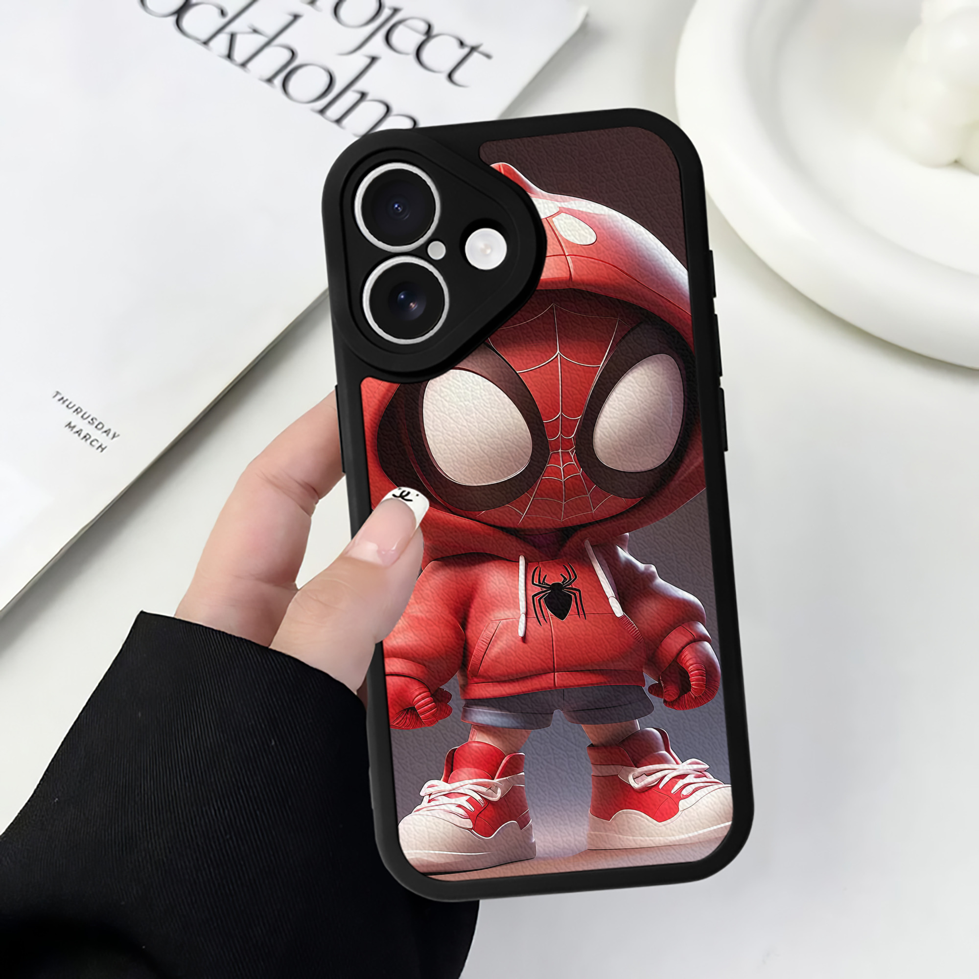 （画像用） Spider Man スパイダーマン 【iPhone 16シリーズ対応】シリコンスマホケース（レザー調） 材質：シリコン